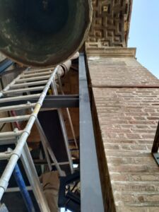 Inspección soldadura de la estructura metálica del campanario de la Giralda de Sevilla